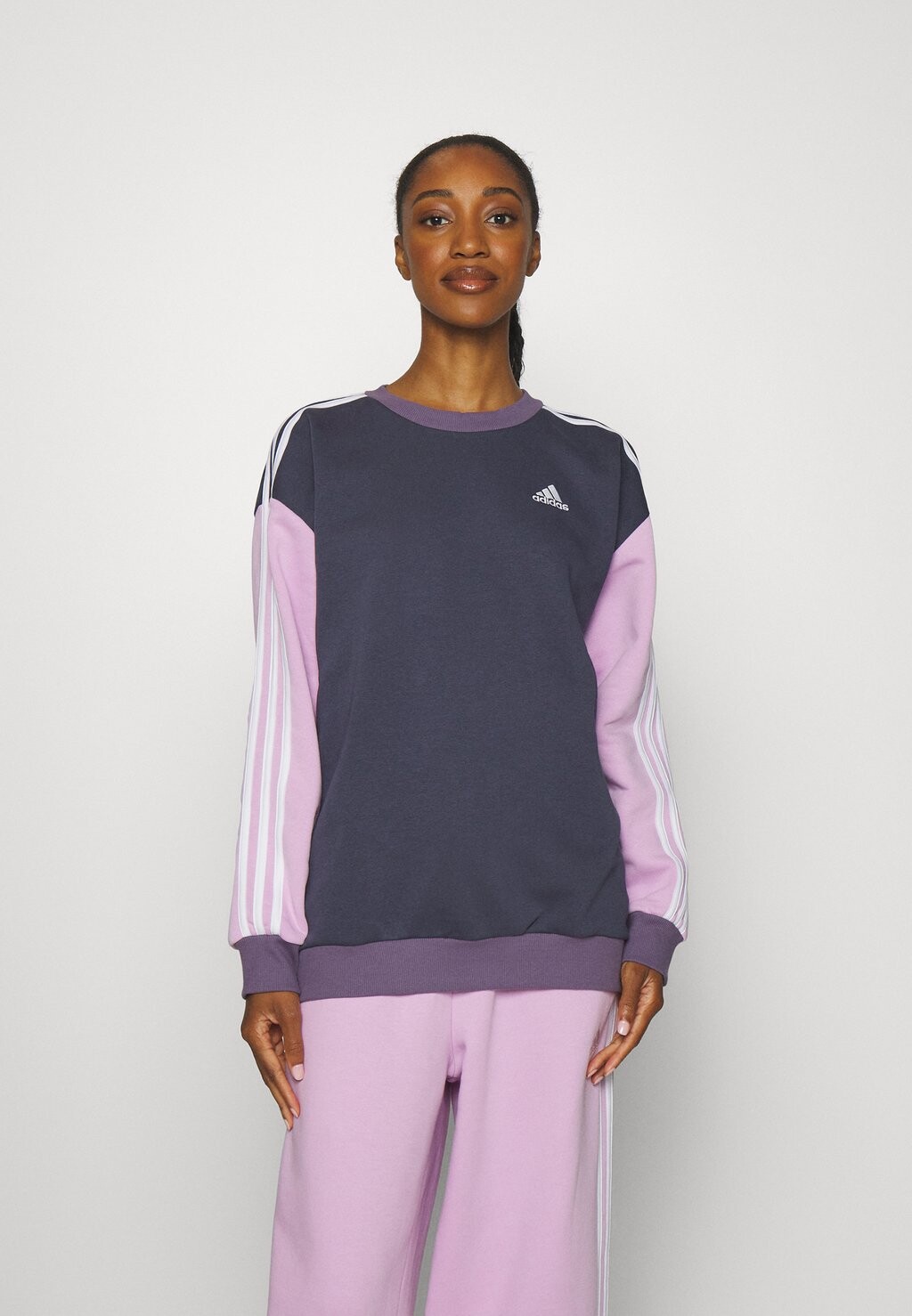 

Свитшот adidas Sportswear, темно-синий/сиреневый/теневой фиолетовый/белый