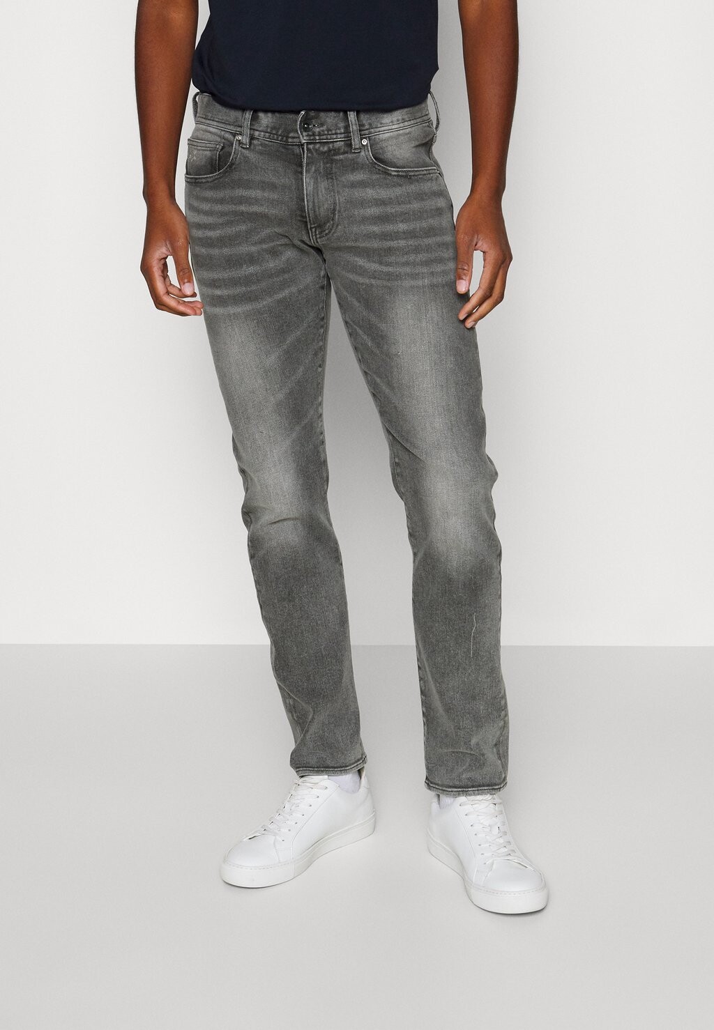 

Джинсы облегающего кроя Armani Exchange