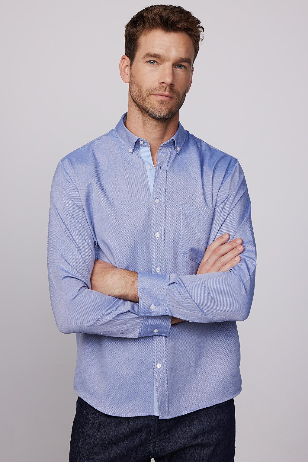 Классическая хлопковая оксфордская однотонная синяя мужская рубашка легкого глажения TUDORS, синий мужская однотонная темно синяя узкая хлопковая оксфордская рубашка bci jack