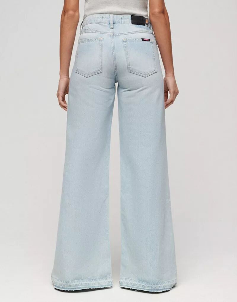 Широкие расклешенные джинсы бледно-голубого цвета с необработанным краем Superdry Superdry