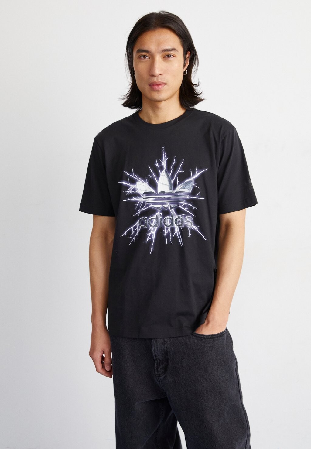 

Футболка с принтом Graphic Tee adidas Originals, черный