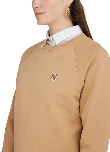 

Нашивка в виде головы лисы на толстовке Maison Kitsune, бежевый