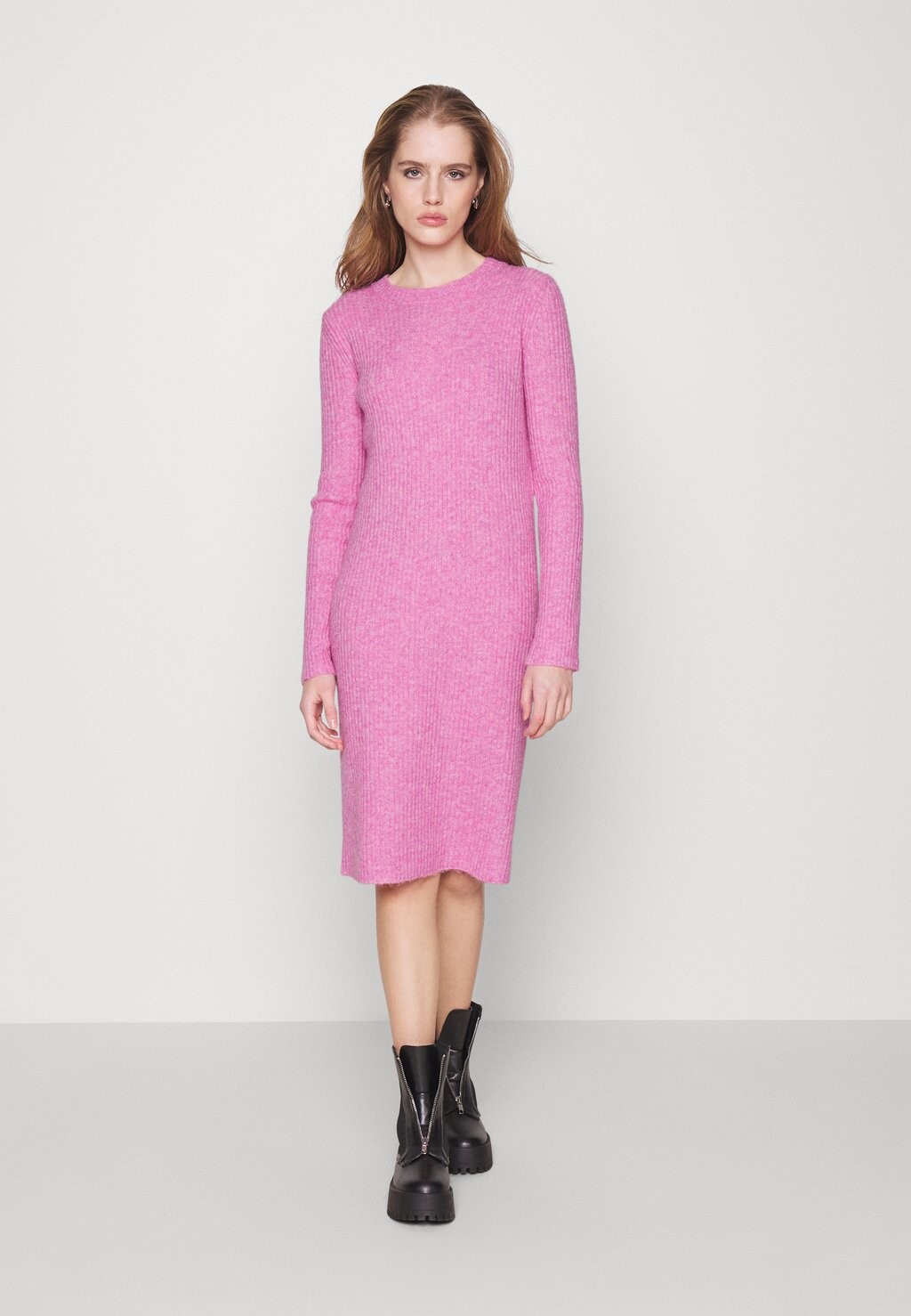 

Трикотажное платье Vero Moda