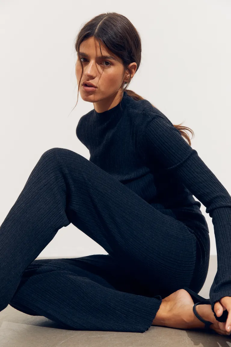 

Расклешенные брюки рельефной вязки H&M, серый