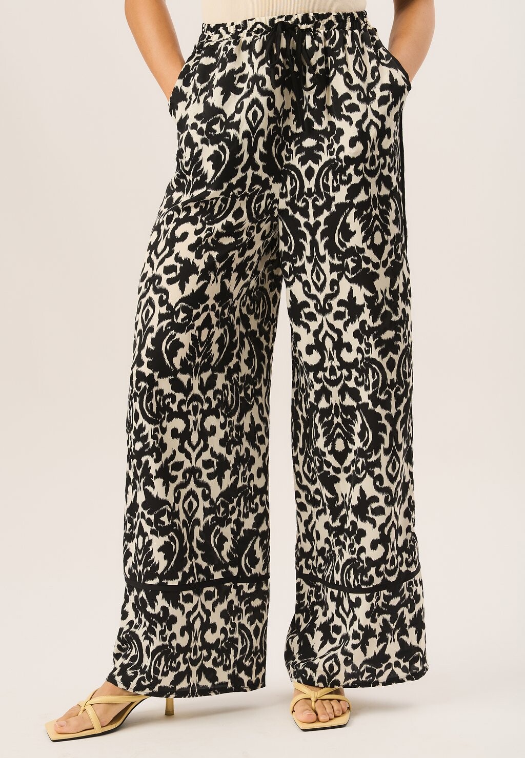 

Тканевые брюки IKAT PRINT WIDE LEG GINI LONDON, черный