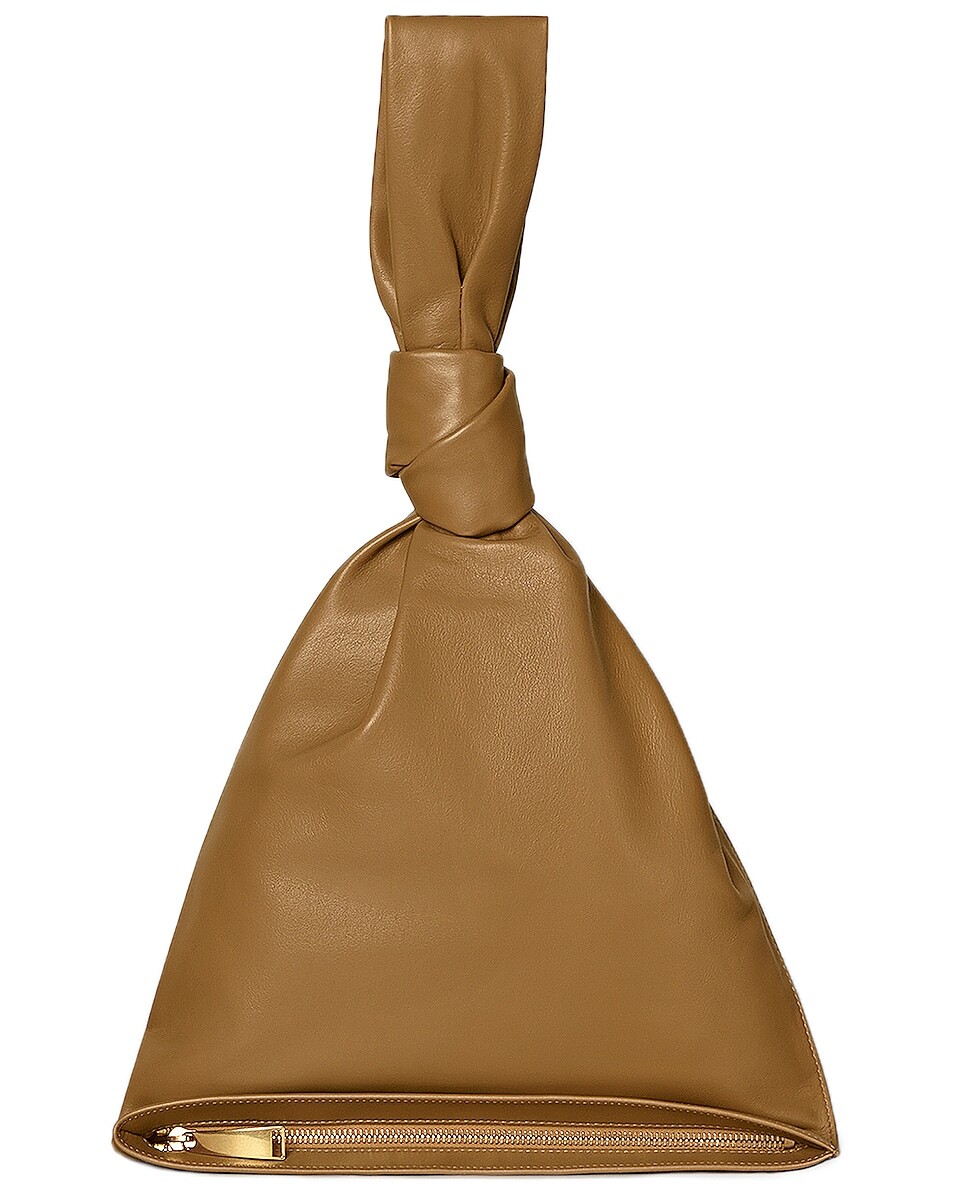 

Сумка-клатч Bottega Veneta Leather Knot, цвет Caramel & Gold