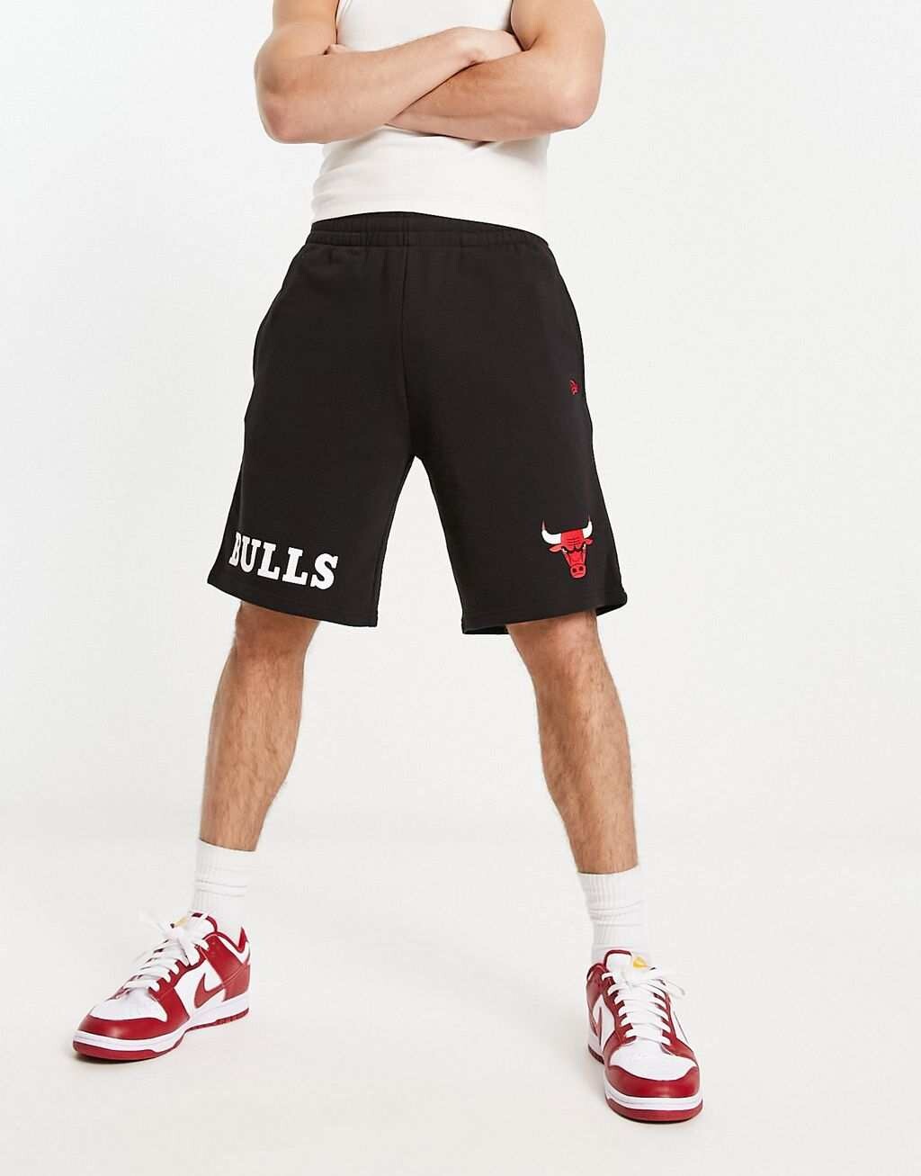 

Черные шорты с надписью New Era Chicago Bulls