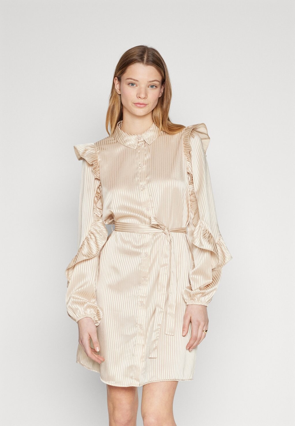 

Элегантное платье Vimile Ruffle Shirt Dress VILA, цвет cement