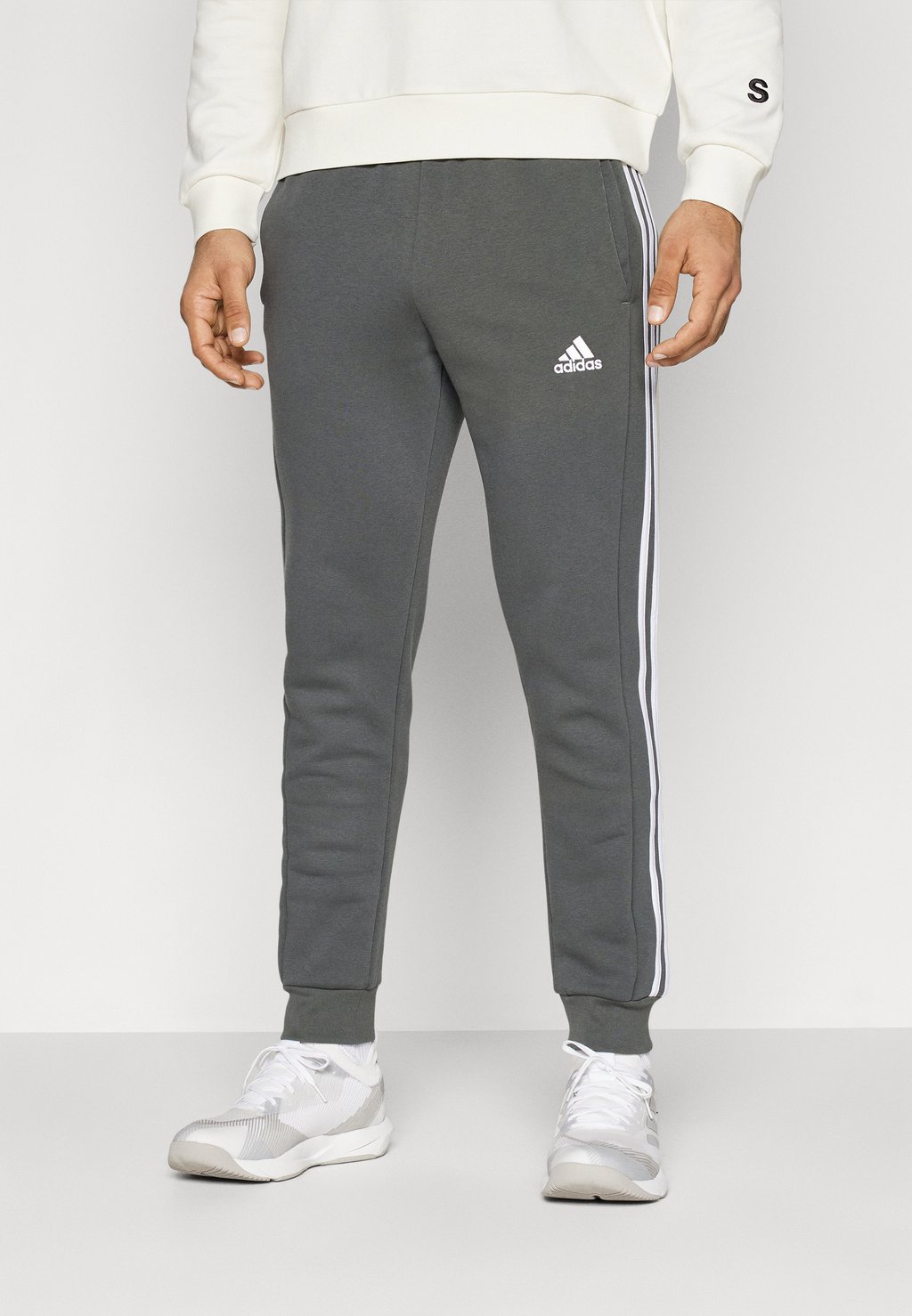 

Спортивные брюки Essentials Tapered Cuff Pants adidas Sportswear, цвет legend ivy