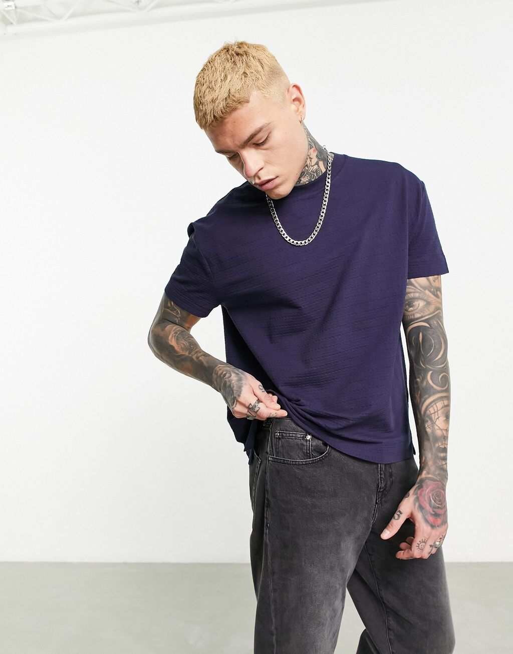 

Темно-синяя непринужденная текстурированная футболка ASOS DESIGN, Синий
