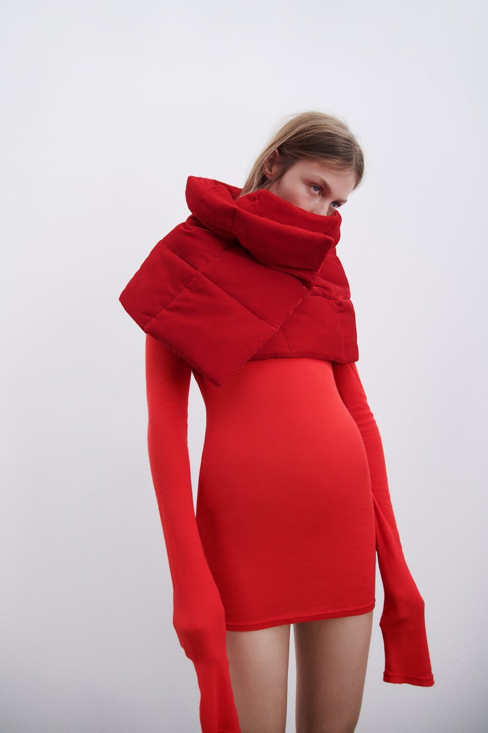 

Бархатный стеганый шарф ZARA, красный