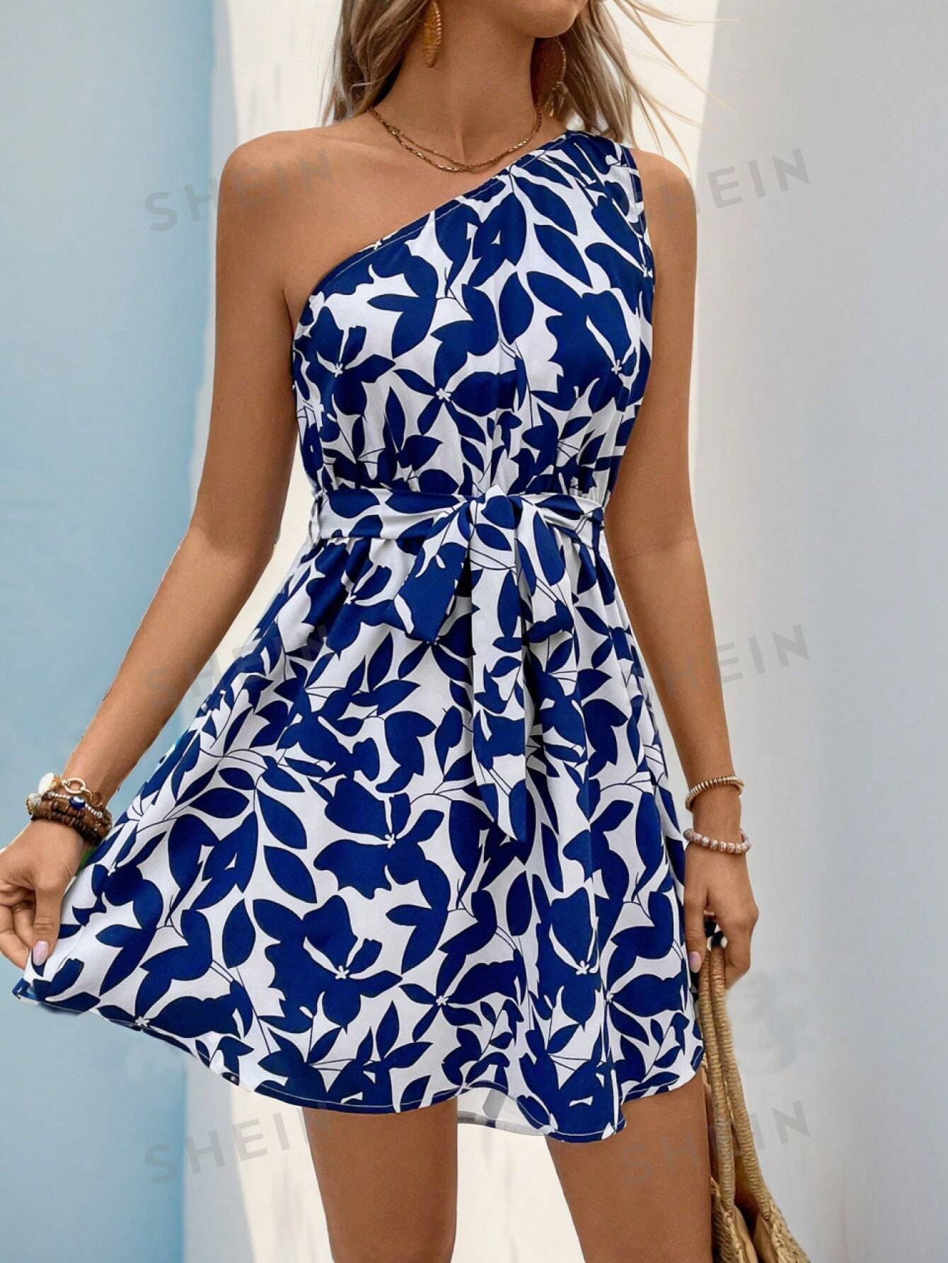 SHEIN VCAY Женское платье на одно плечо с поясом и принтом, синий