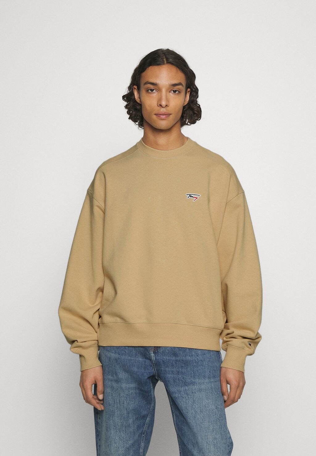 

Толстовка Tommy Jeans Boxy Signature Crew Unisex, тренч, Коричневый