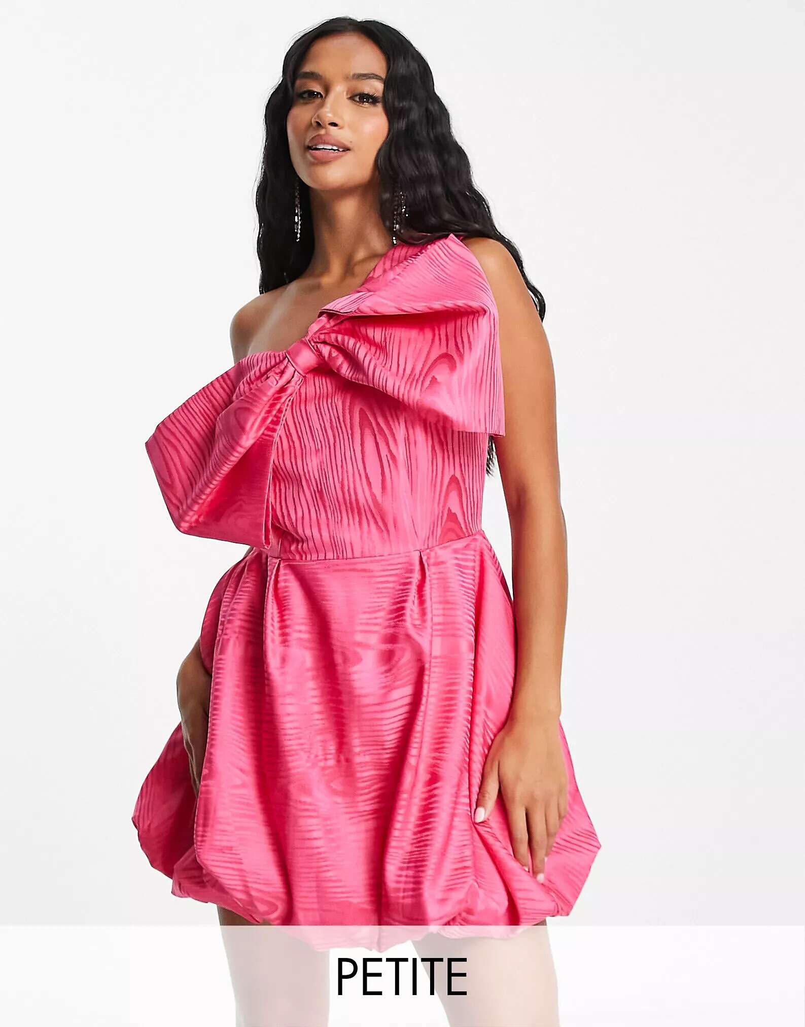 цена Ярко-розовое мини-платье из тафты River Island с бантом