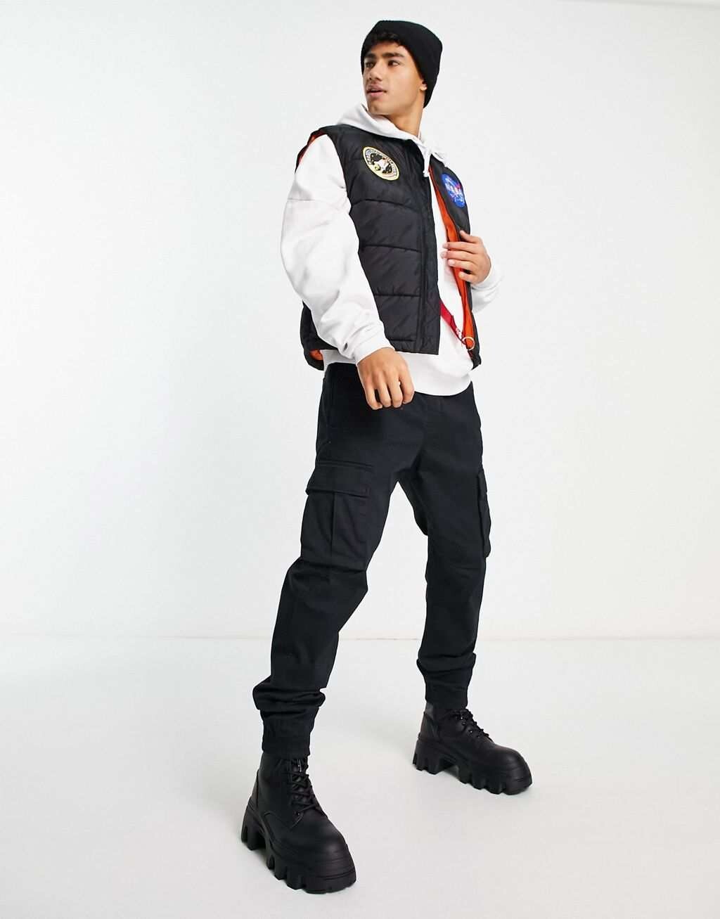 

Черный пуховик Alpha Industries NASA