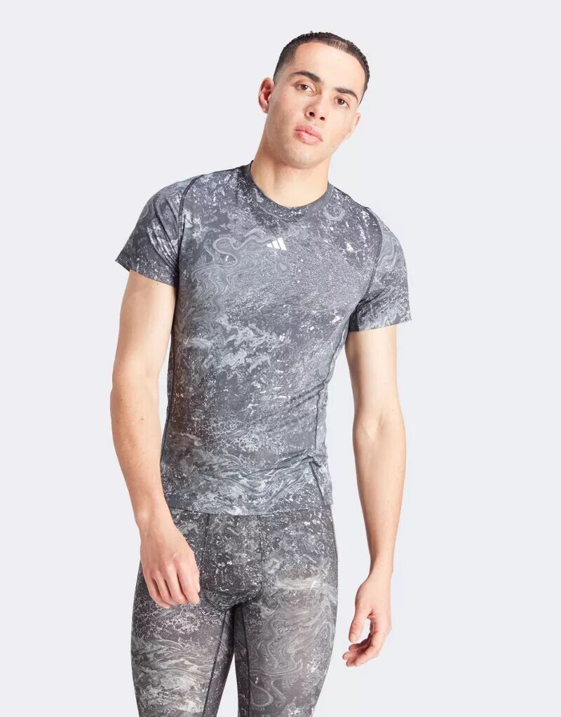 

Черная футболка с рисунком adidas Techfit adidas performance, Серый