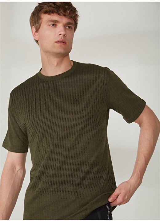 цена Мужская футболка цвета хаки с круглым вырезом Wrangler