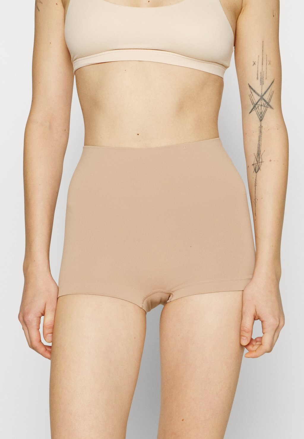 

Корректирующее белье Spanx
