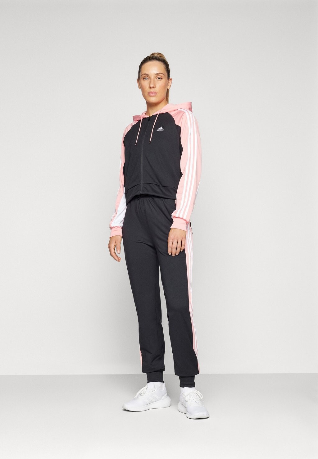 

Спортивный костюм Boldblock Tracksuit adidas Sportswear, черный/полурозовый искра