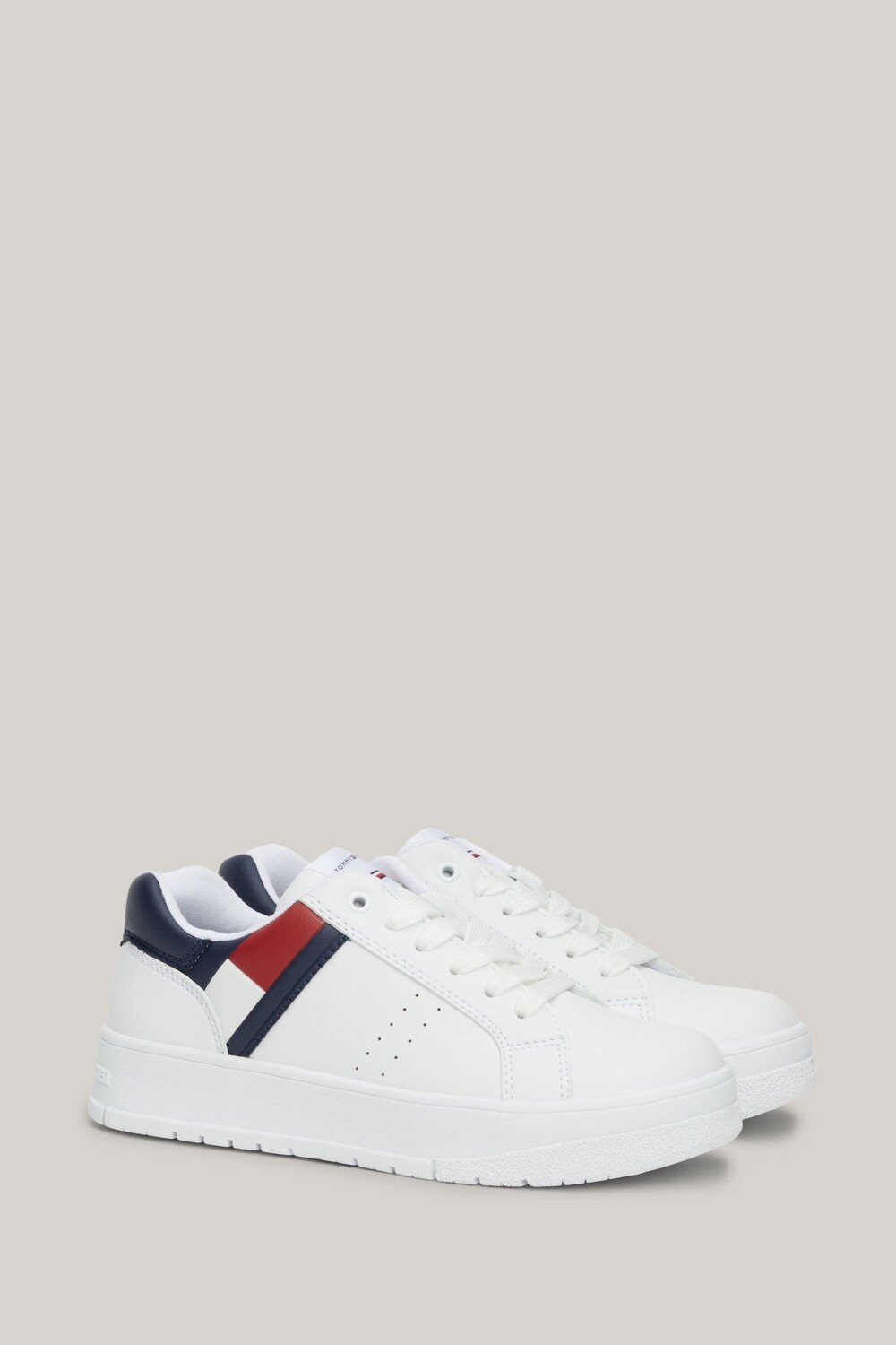 

Кроссовки с глубоким вырезом и шнуровкой Tommy Hilfiger, белый