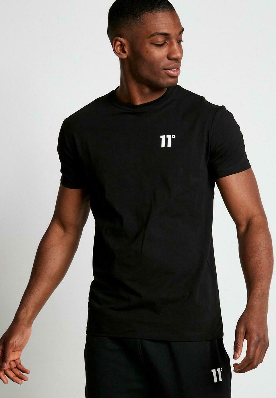 Базовая футболка CORE MUSCLE FIT 11 DEGREES, черный