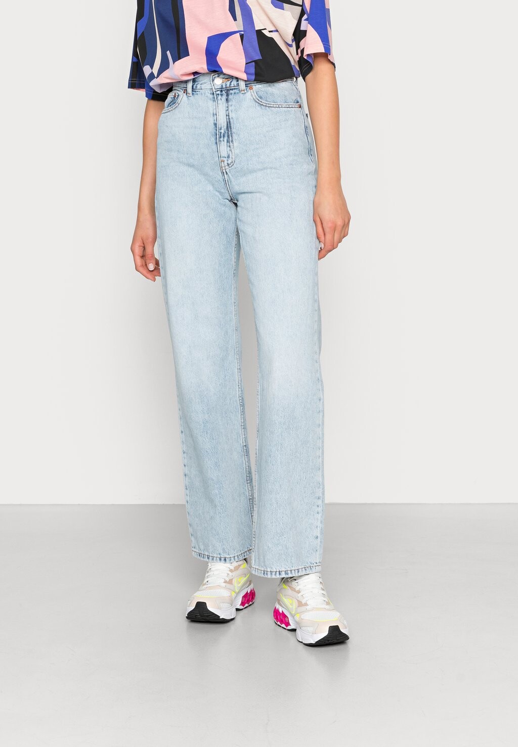 

Джинсы свободного кроя Dr.Denim