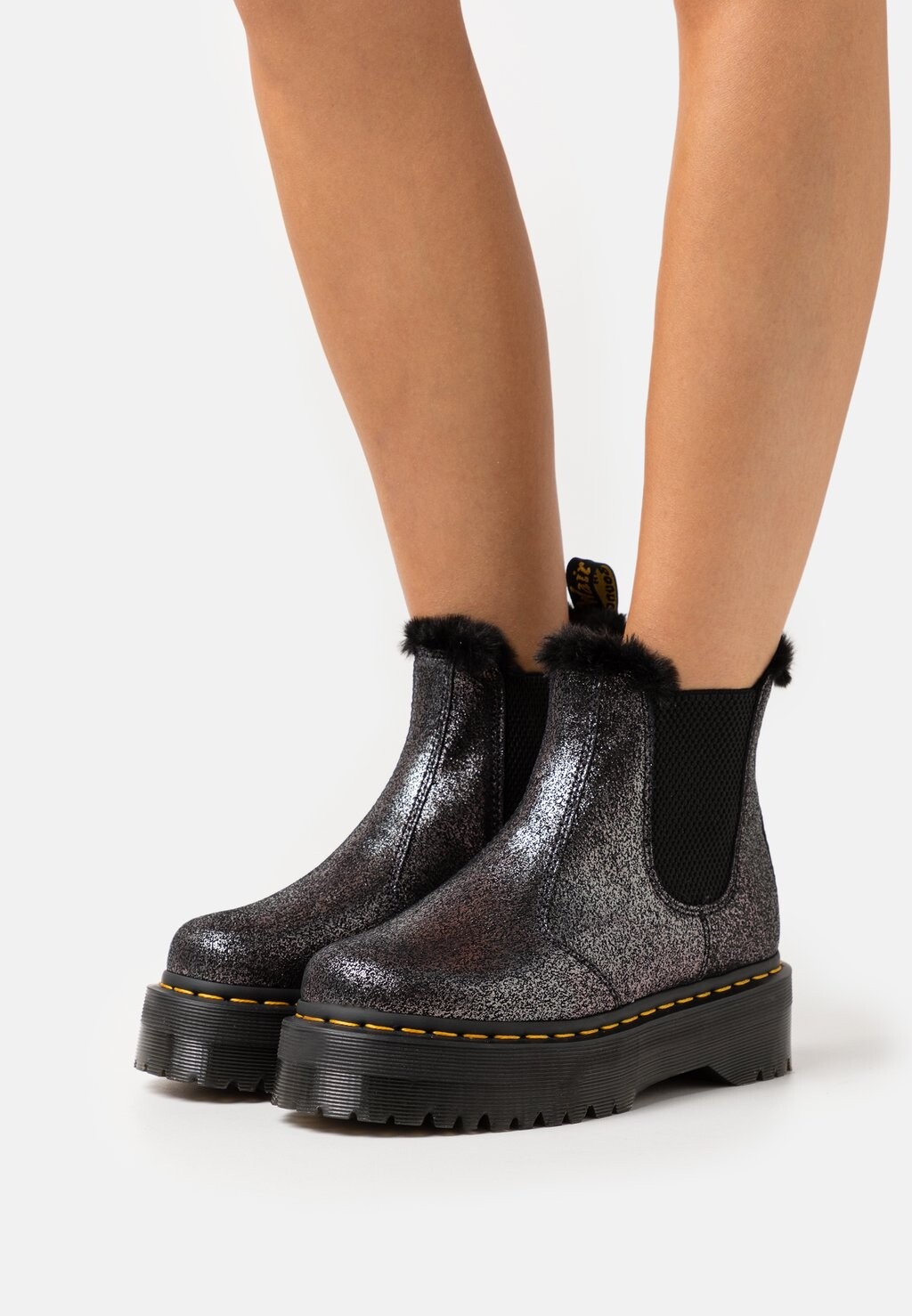 

Ботильоны на платформе 2976 QUAD Dr. Martens, черный/серебристый потертый металлик