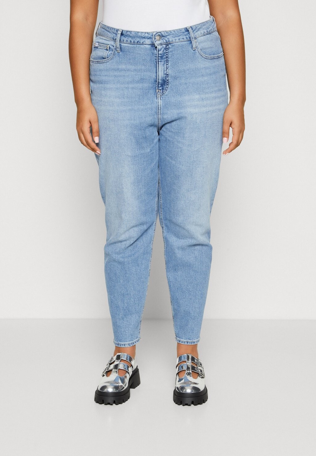 

Джинсы Tapered Fit MOM PLUS Calvin Klein Jeans Plus, цвет denim light