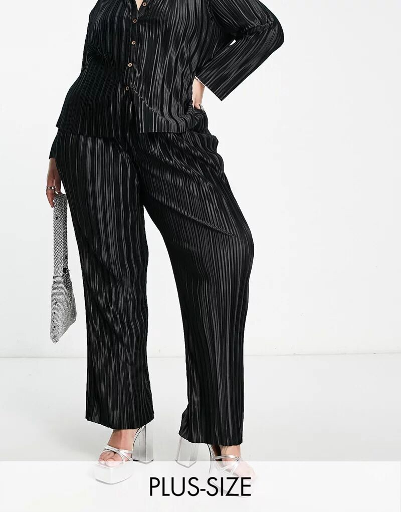 

Черные однотонные брюки со складками Urban Threads Plus