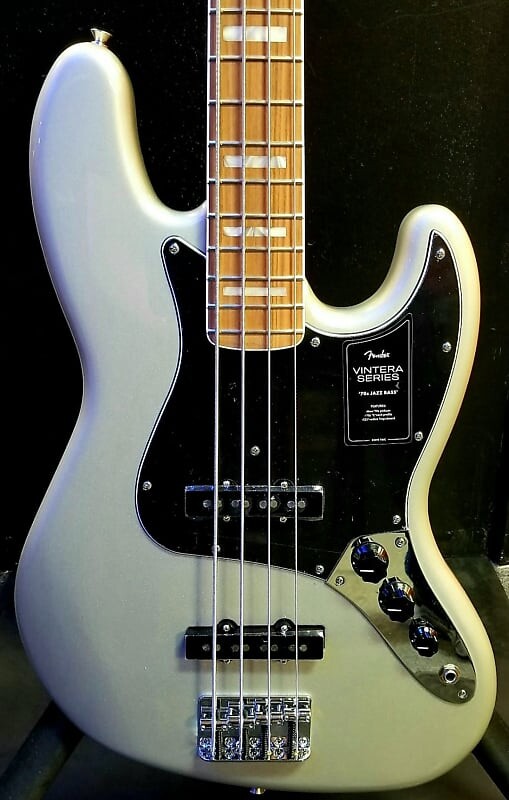 

Басс гитара Fender Vintera '70s Jazz Bass with Pau Ferro Fretboard Inca Silver - FREE Set up