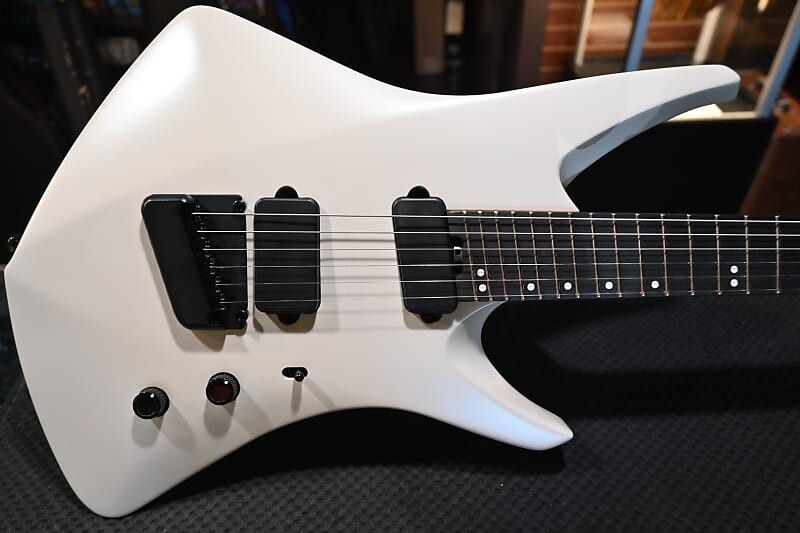 

Электрогитара Ernie Ball Music Man Kaizen 6 - Chalk White #8995