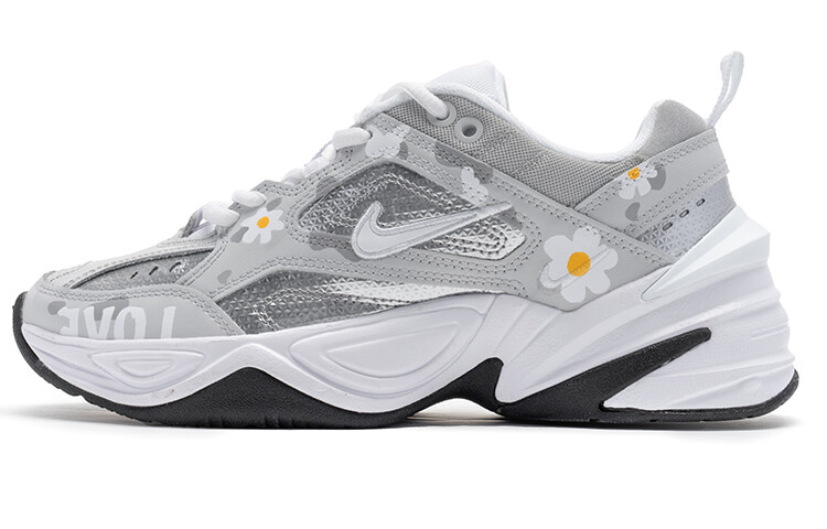 

Женские массивные кроссовки Nike M2K