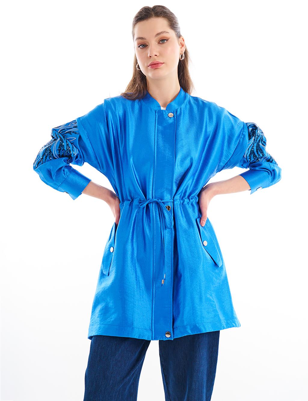 цена Куртка с регулируемой талией и вышивкой Небесно-голубая Kayra