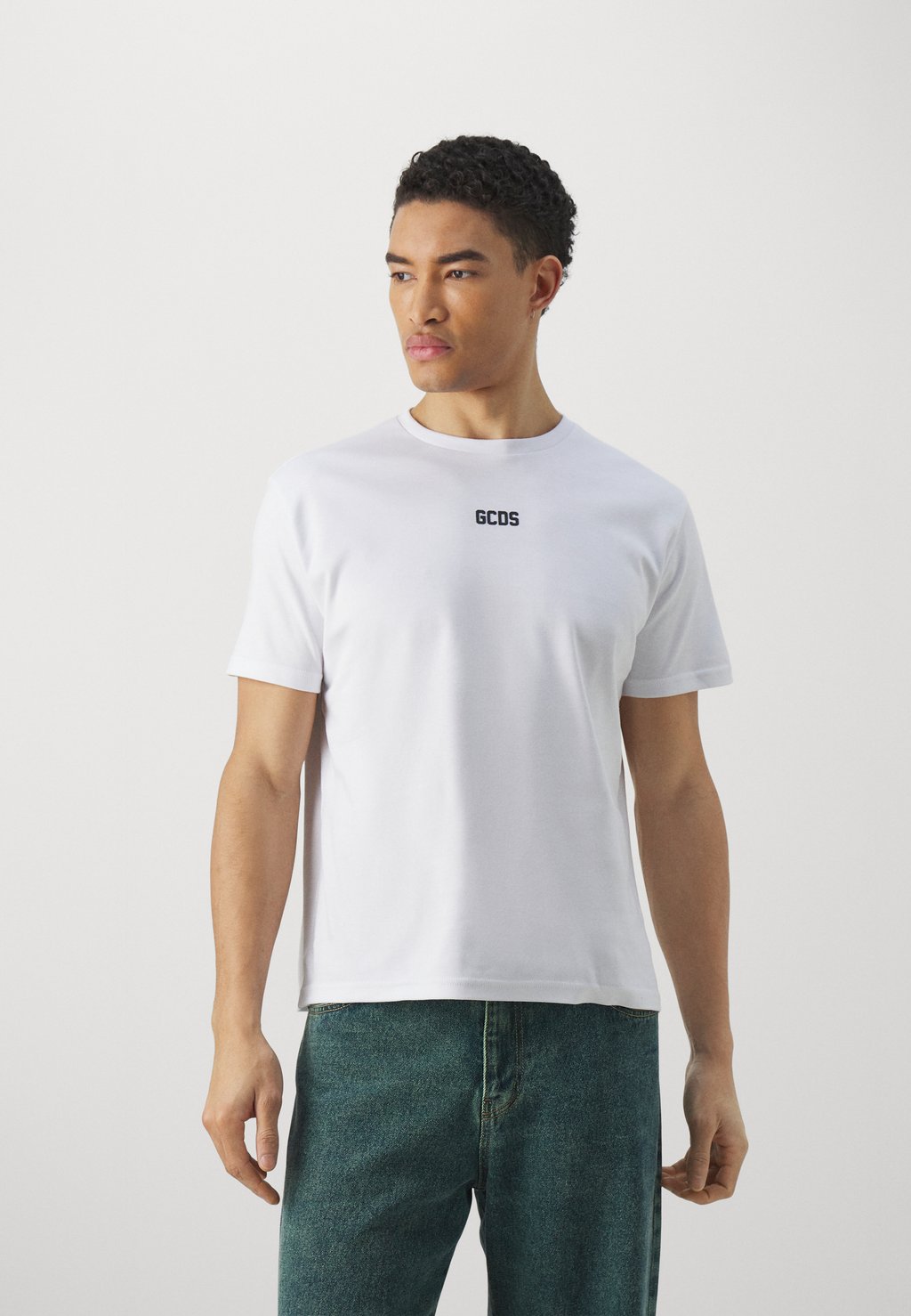 цена Базовая футболка Logo Regular Tee Unisex GCDS, белый
