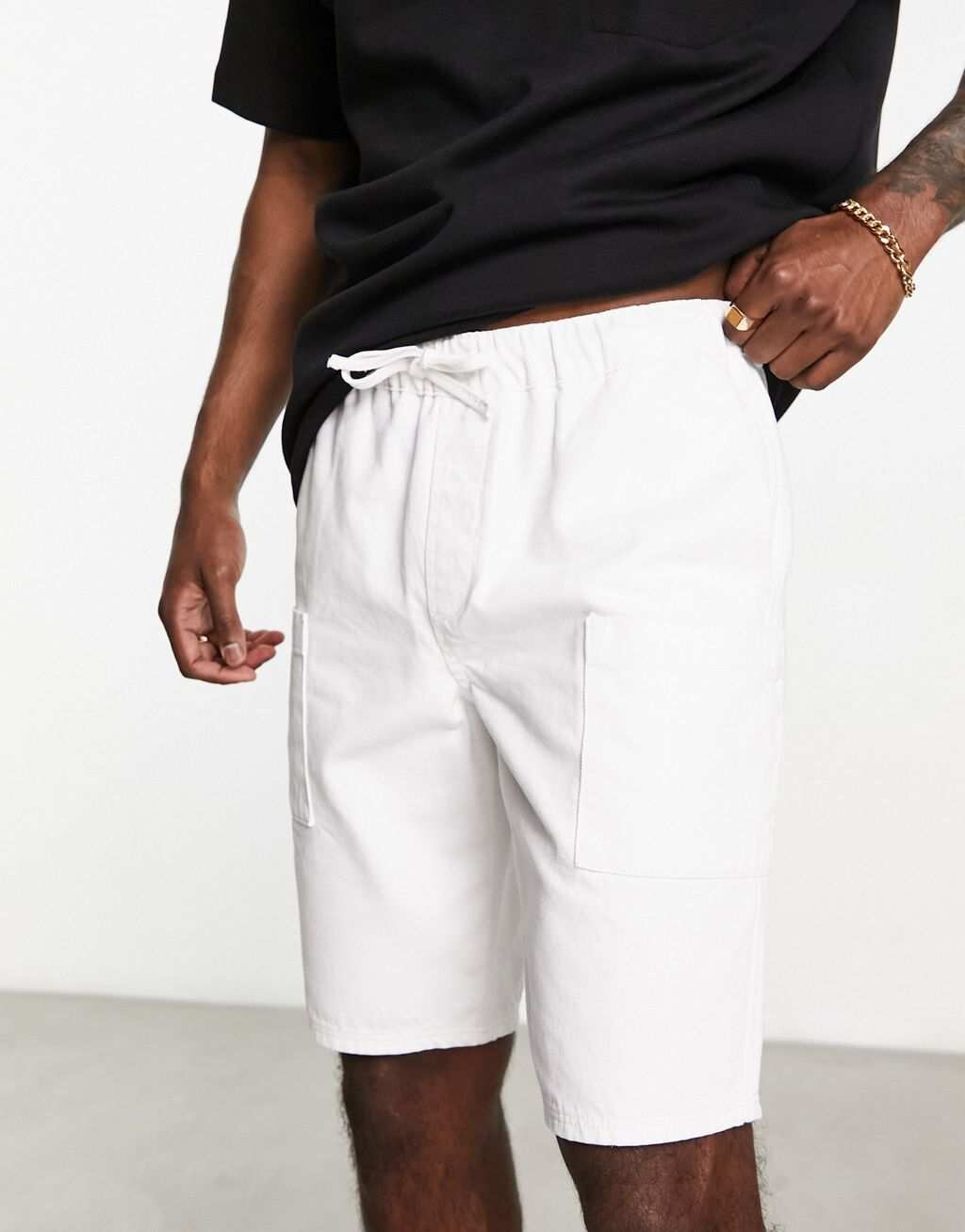 

Белые джинсовые шорты карго стандартной длины ASOS DESIGN