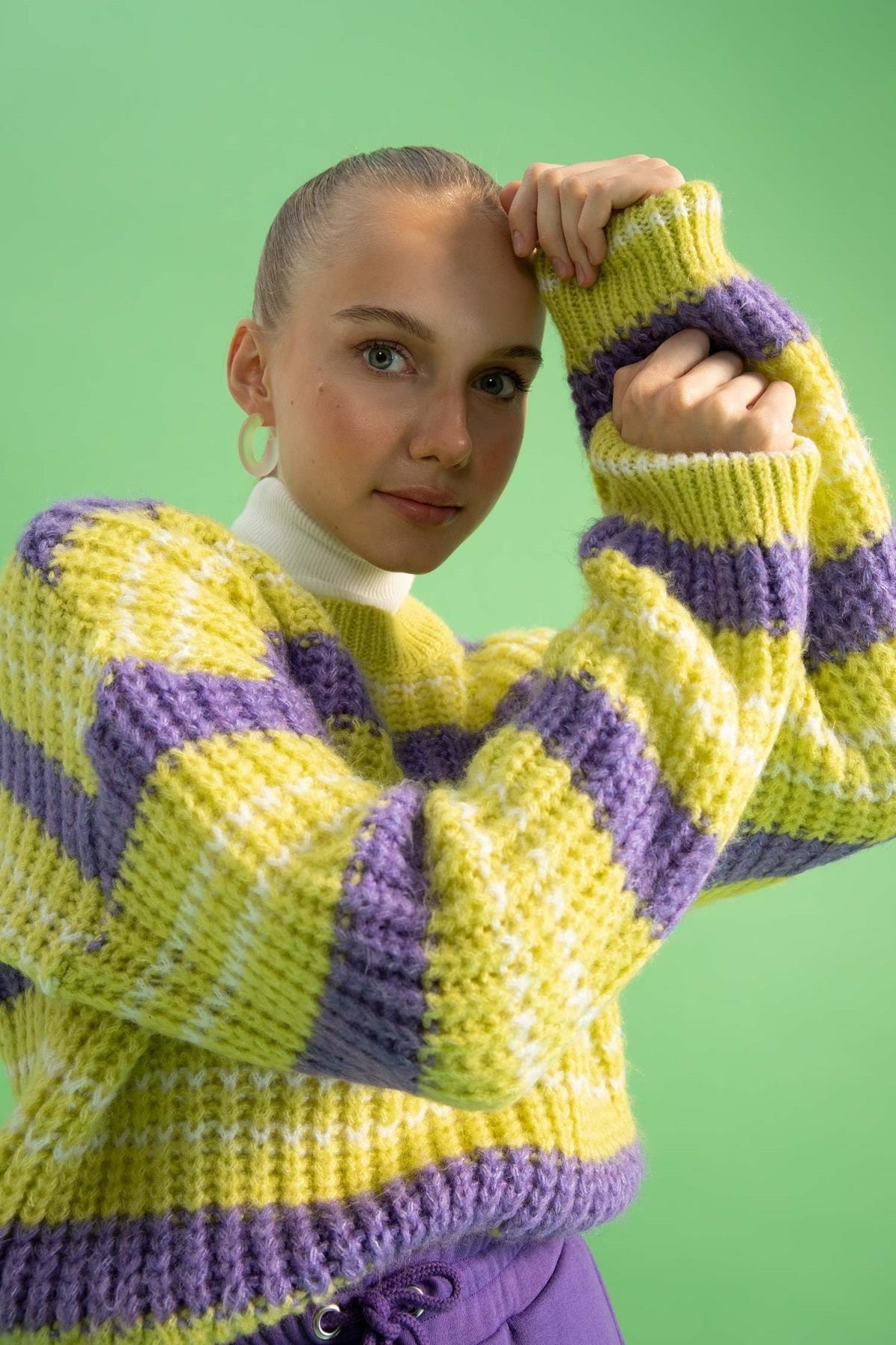 Крутой свитер оверсайз с круглым вырезом DeFacto, зеленый свитер оверсайз с круглым вырезом defacto экрю