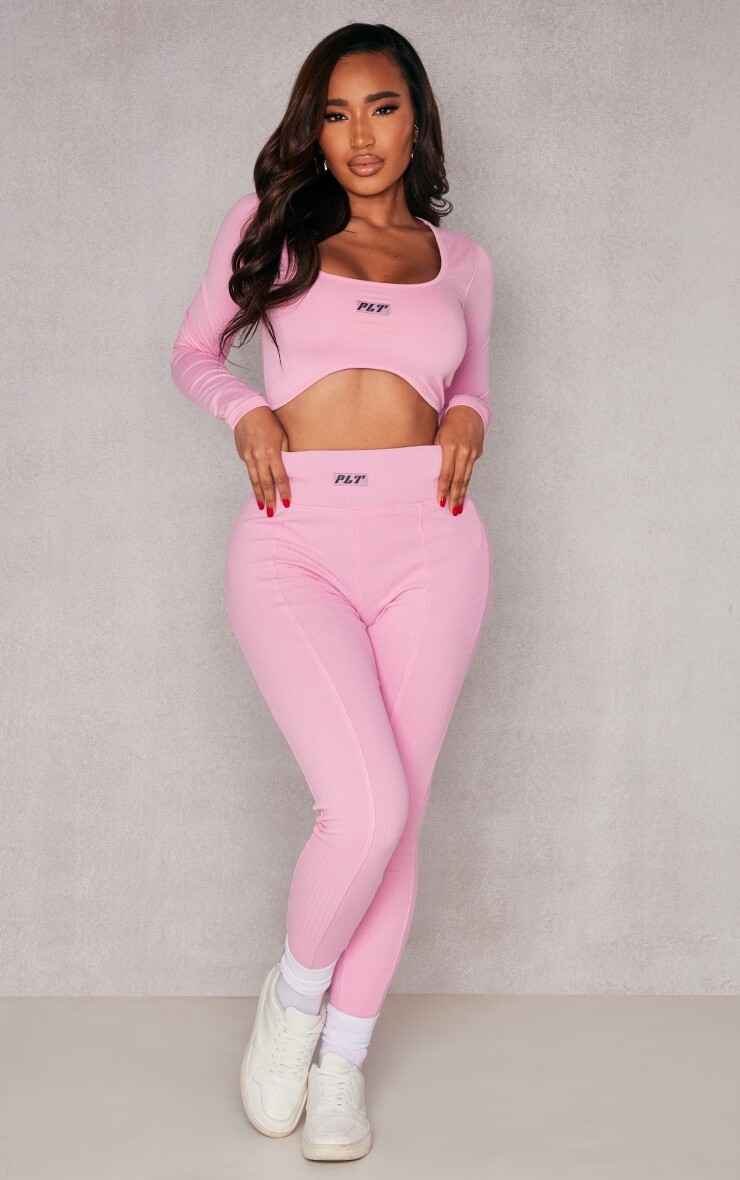 

PrettyLittleThing Shape Candy Розовые леггинсы в рубчик с фирменным логотипом