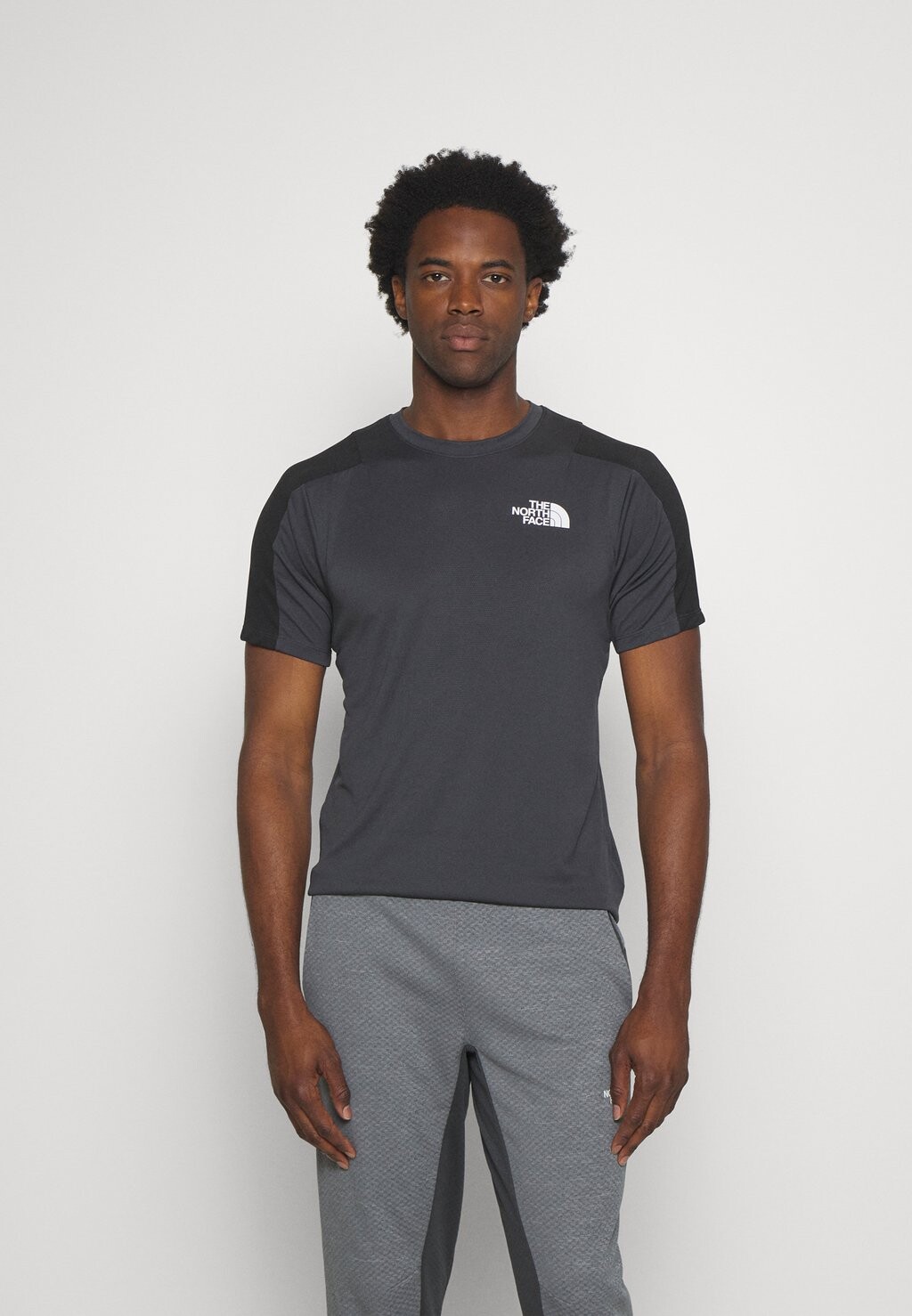 

Спортивная футболка TEE The North Face, асфальтовый серый/черный