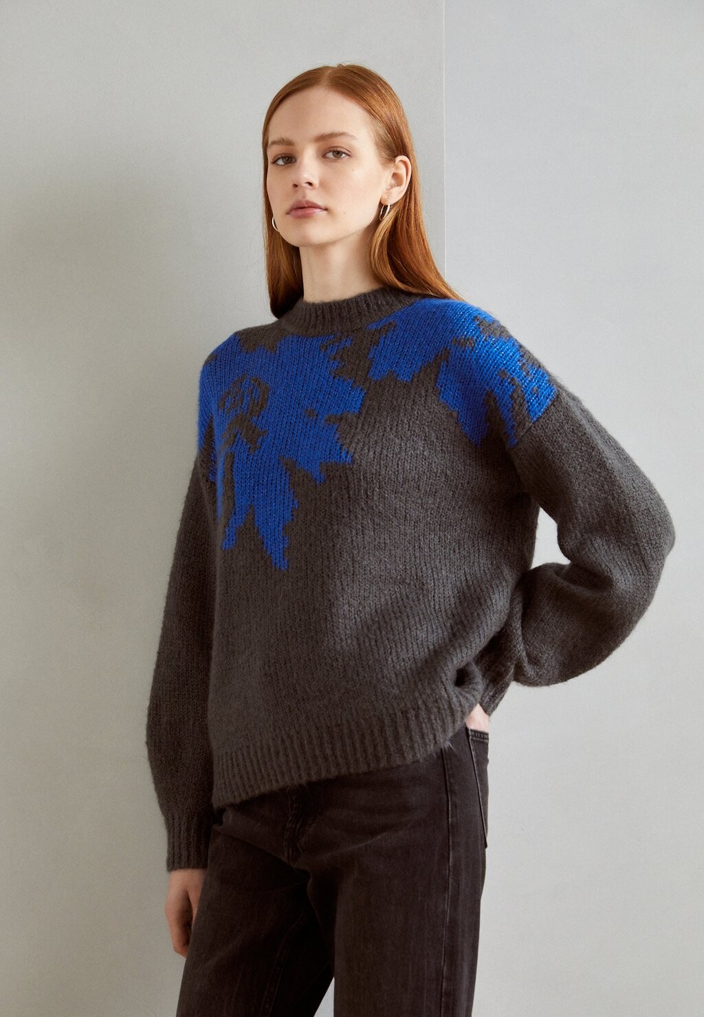 

Свитшот Esprit, цвет dark grey