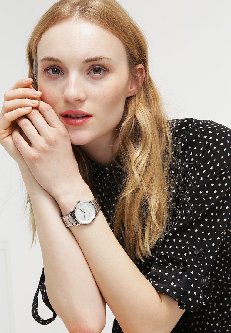 

Часы DKNY