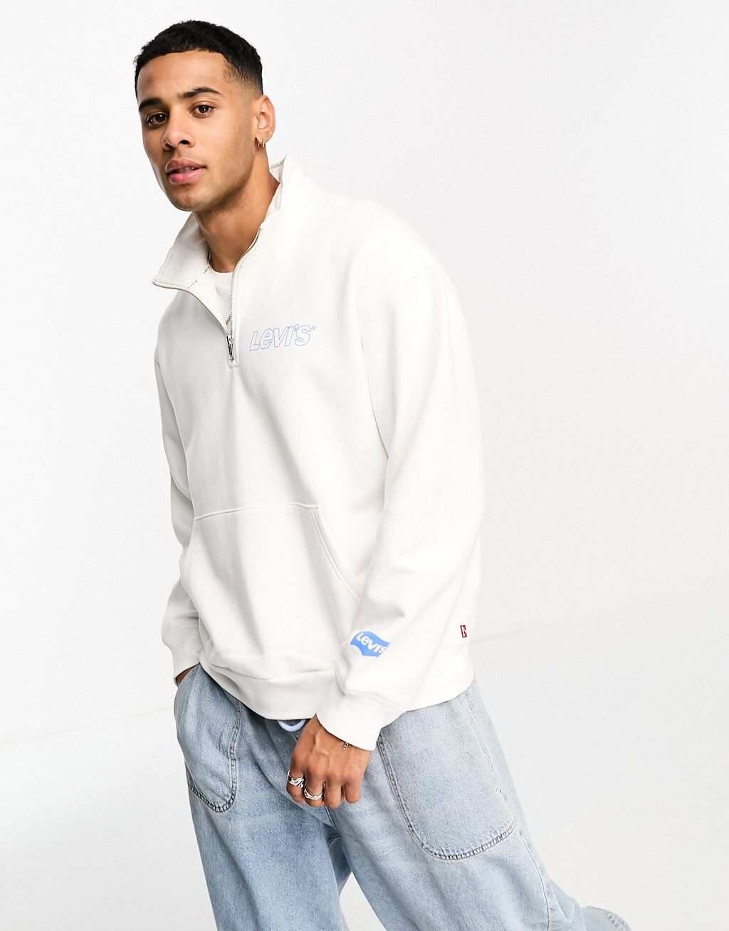 

Белая половинная молния Levi's с несколькими маленькими логотипами, Белый