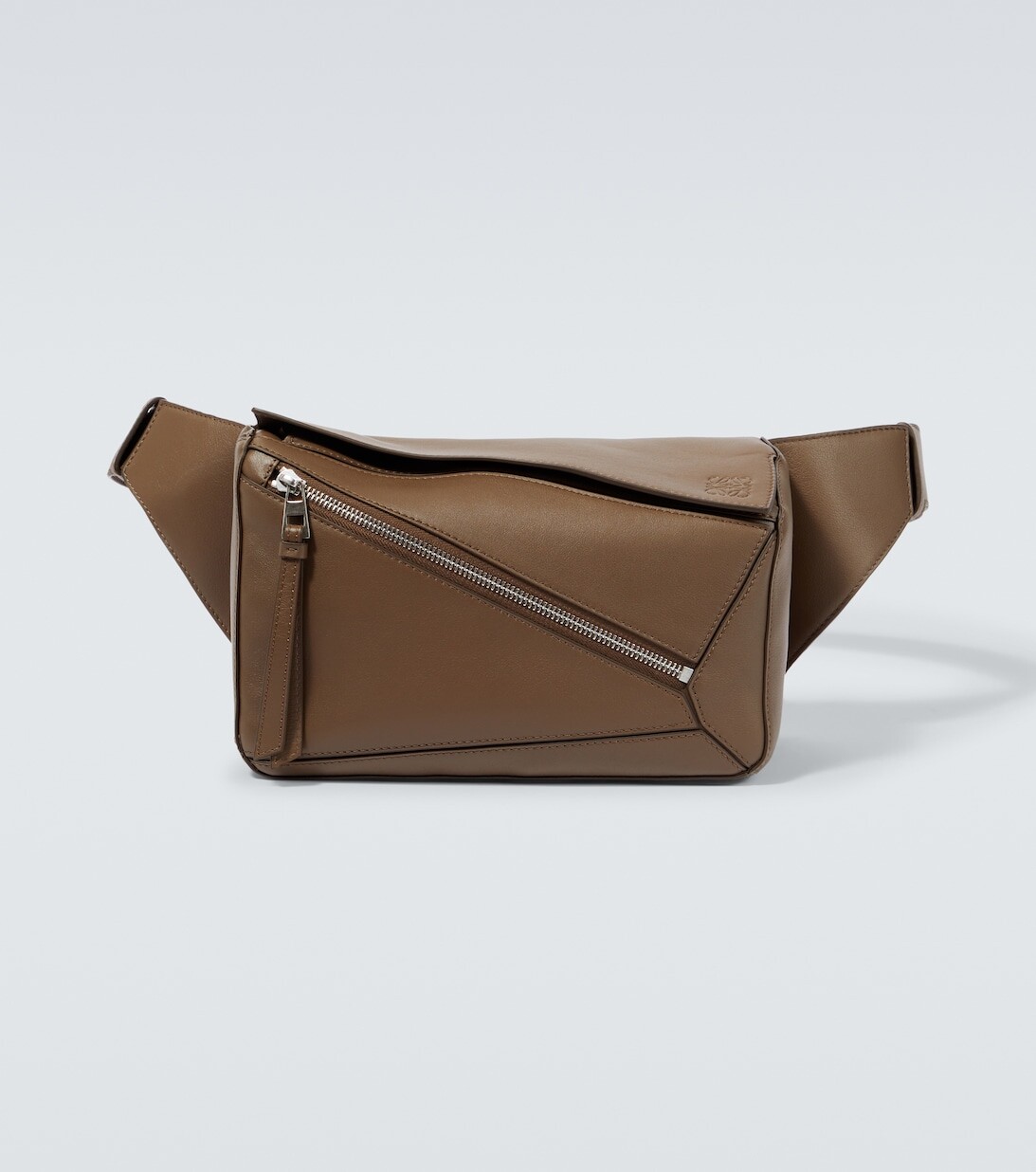 

Маленькая кожаная поясная сумка Puzzle Loewe, коричневый