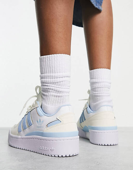 

Бело-синие кроссовки с яркими полосками adidas Originals Forum