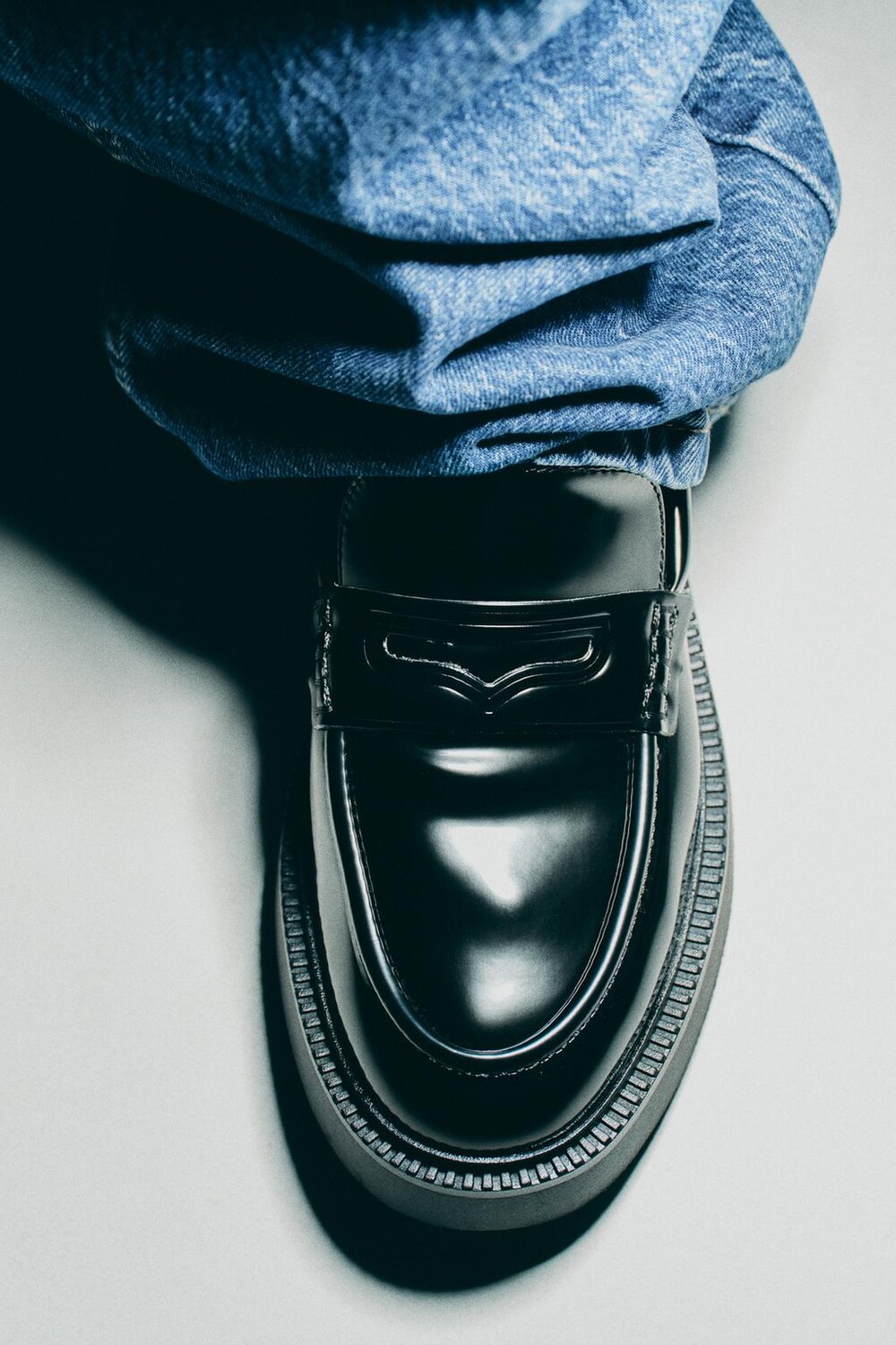 

Лоферы с лаковой отделкой ZARA, черный