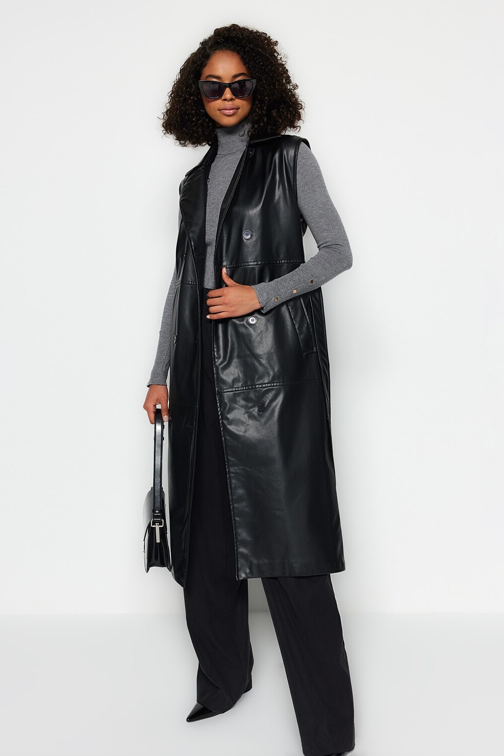 

Черный длинный кожаный жилет с поясом Trendyol Modest