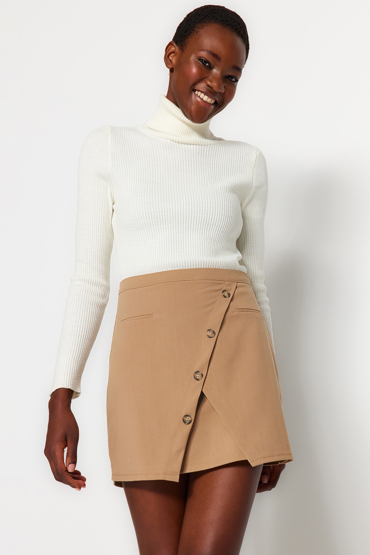 Мини-юбка Trendyol двубортная с пуговицами, светло-коричневый юбка mardo мини размер m коричневый