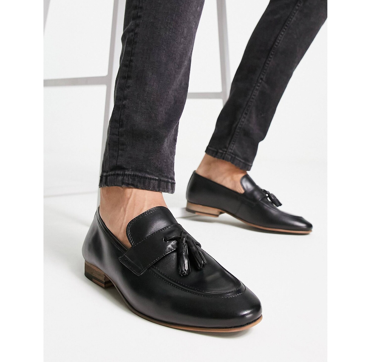 

Черные кожаные лоферы с кисточками Schuh ryan