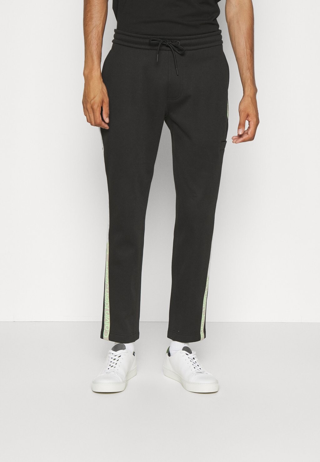 

Спортивные брюки Cut Off Logo Tape Pant Calvin Klein Jeans, черный