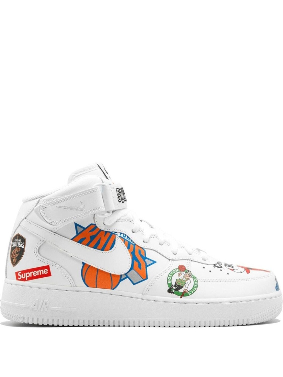 

Кроссовки Air Force 1 MID 07 из коллаборации с Supreme Nike, белый