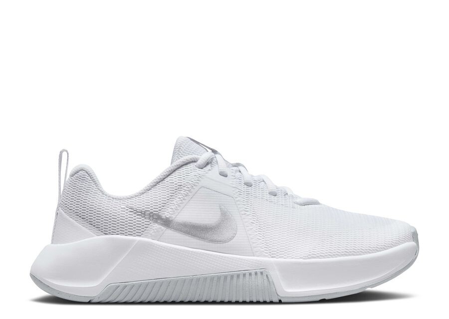 

Кроссовки Nike Wmns MC Trainer 3, цвет White Metallic Platinum